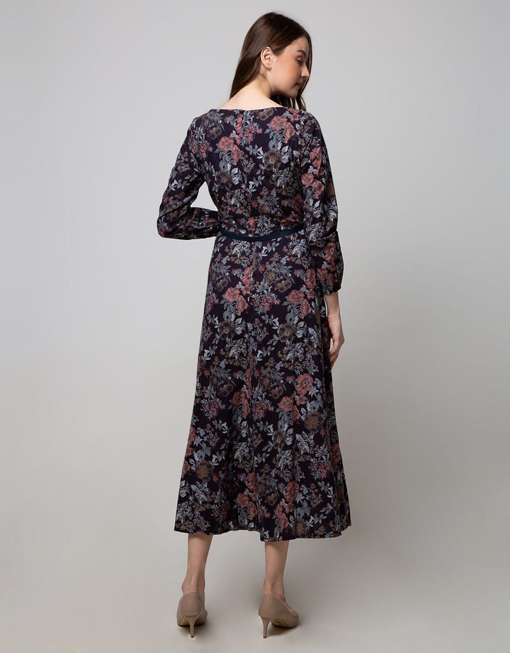 Expand Dyara Maxi Dress