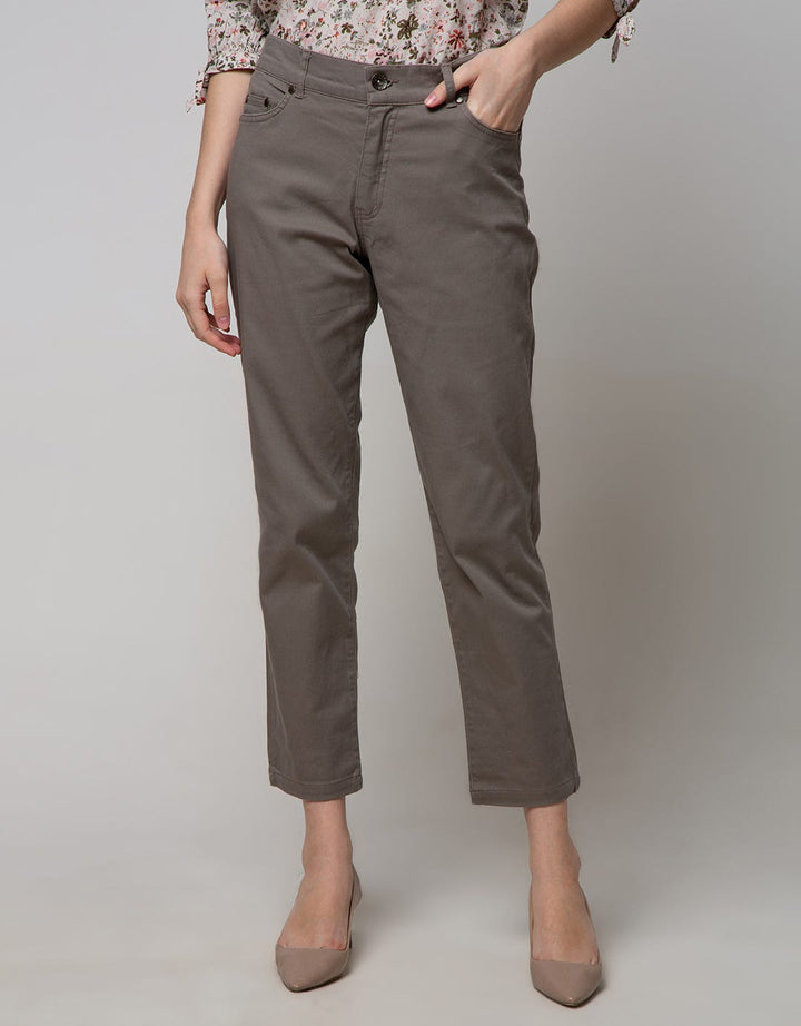 Expand Queenza Chinos Pants