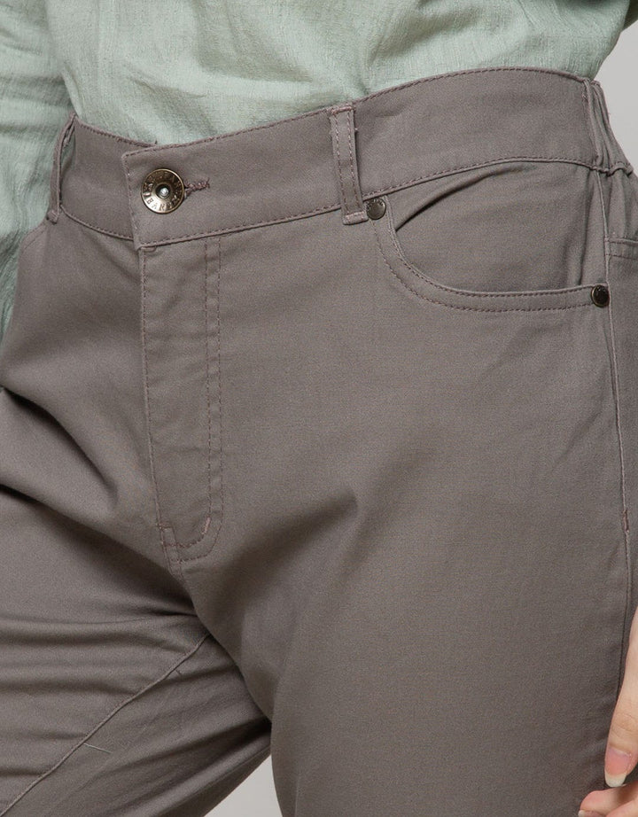 Expand Queenza Chinos Pants