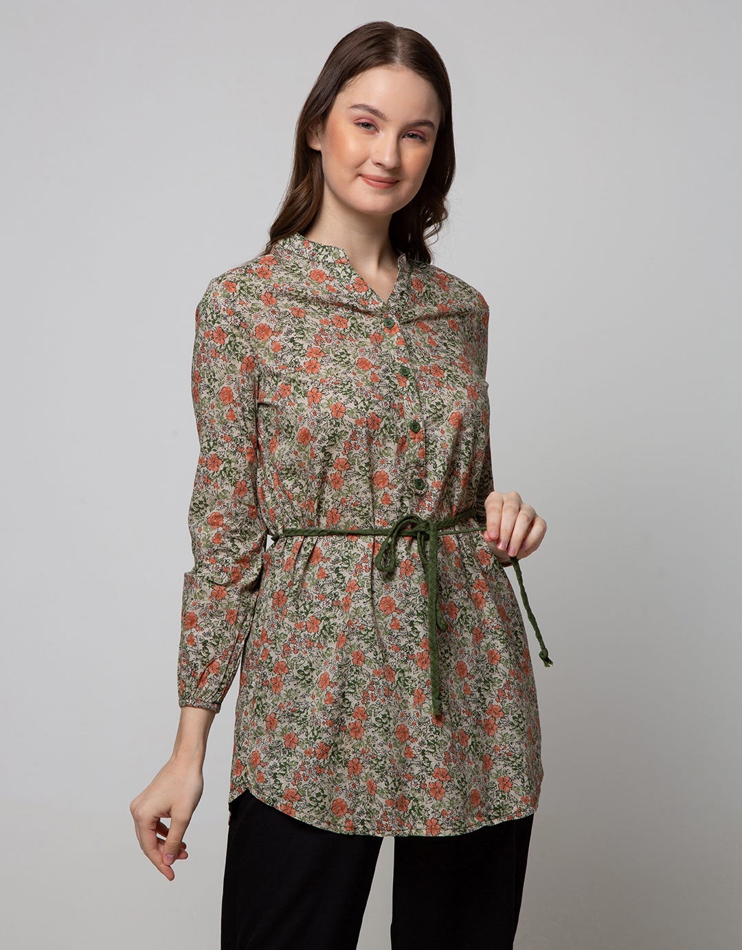 Expand Naysila Blouse