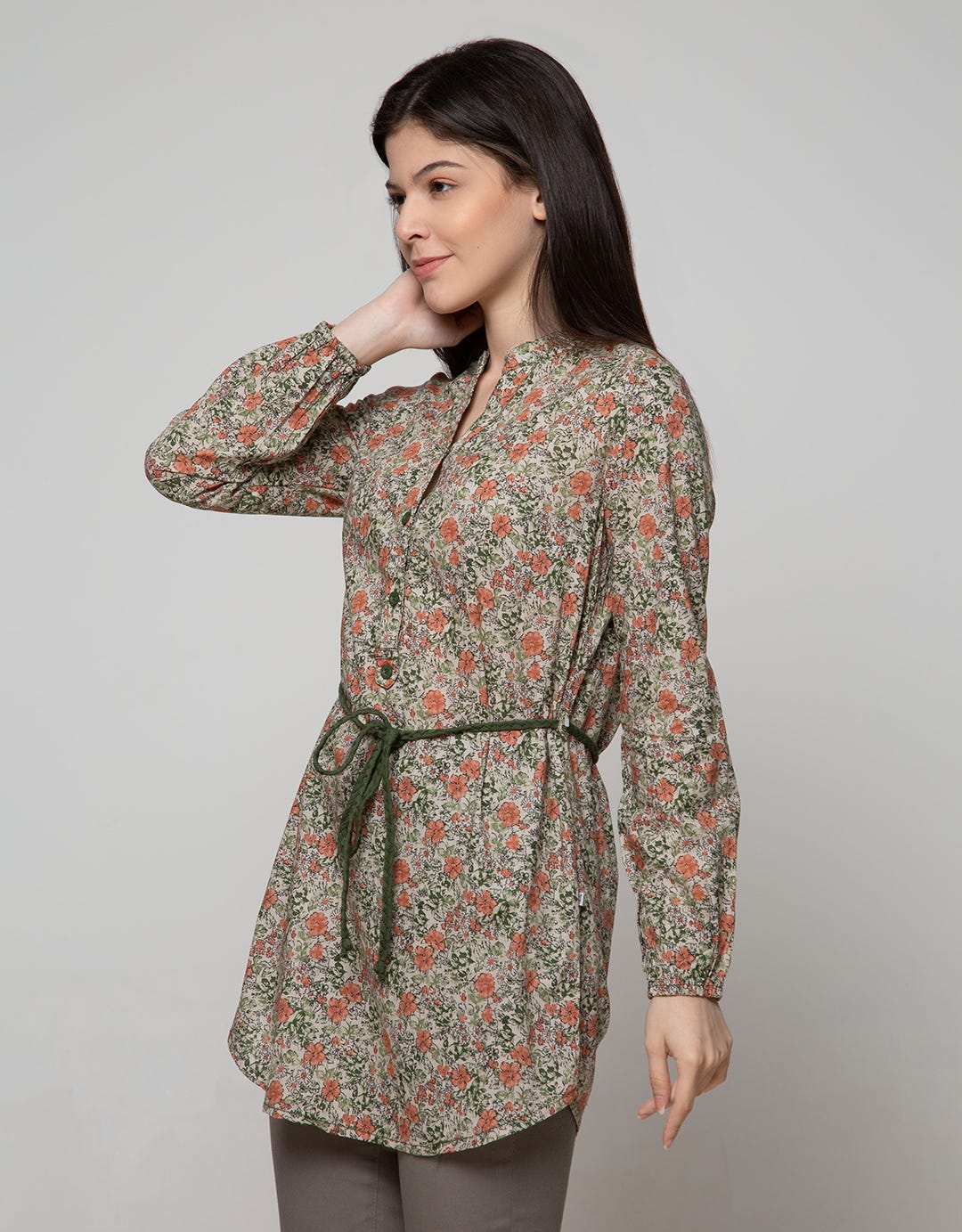 Expand Naysila Blouse
