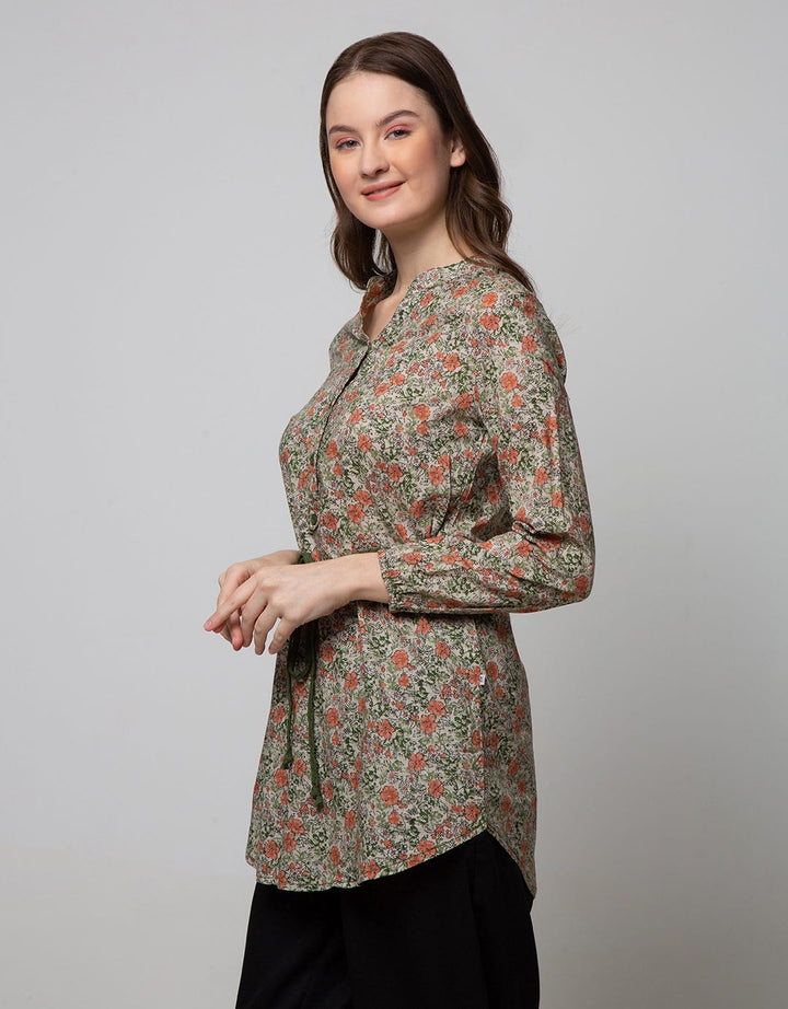 Expand Naysila Blouse