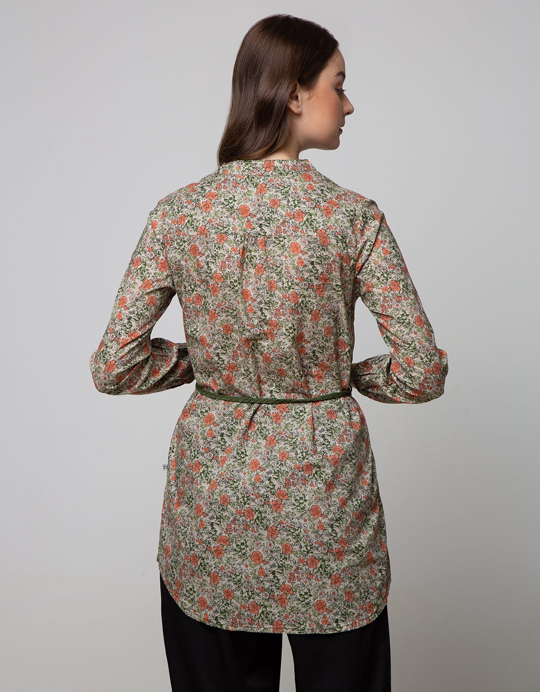 Expand Naysila Blouse