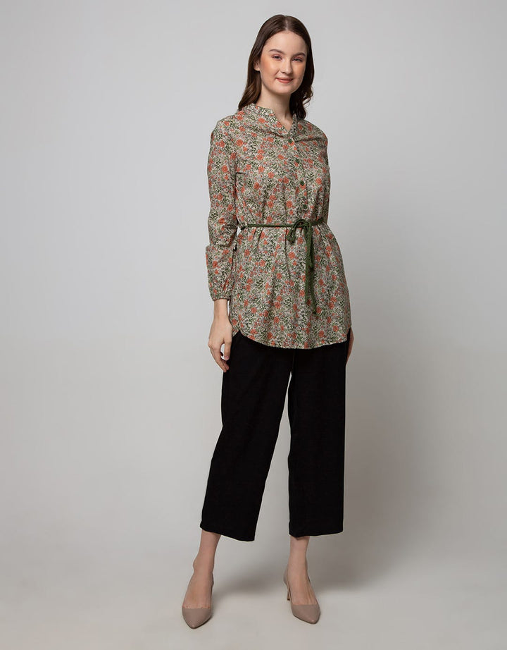 Expand Naysila Blouse