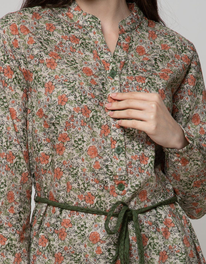 Expand Naysila Blouse