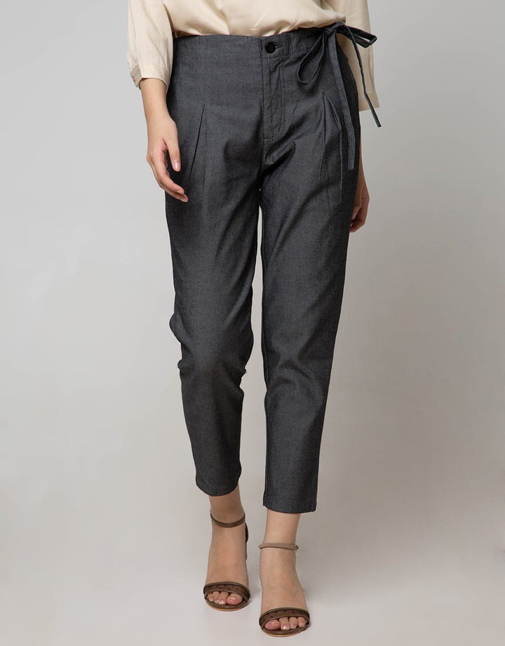 Details Capri Pants Tappered With Tie Knot On Side