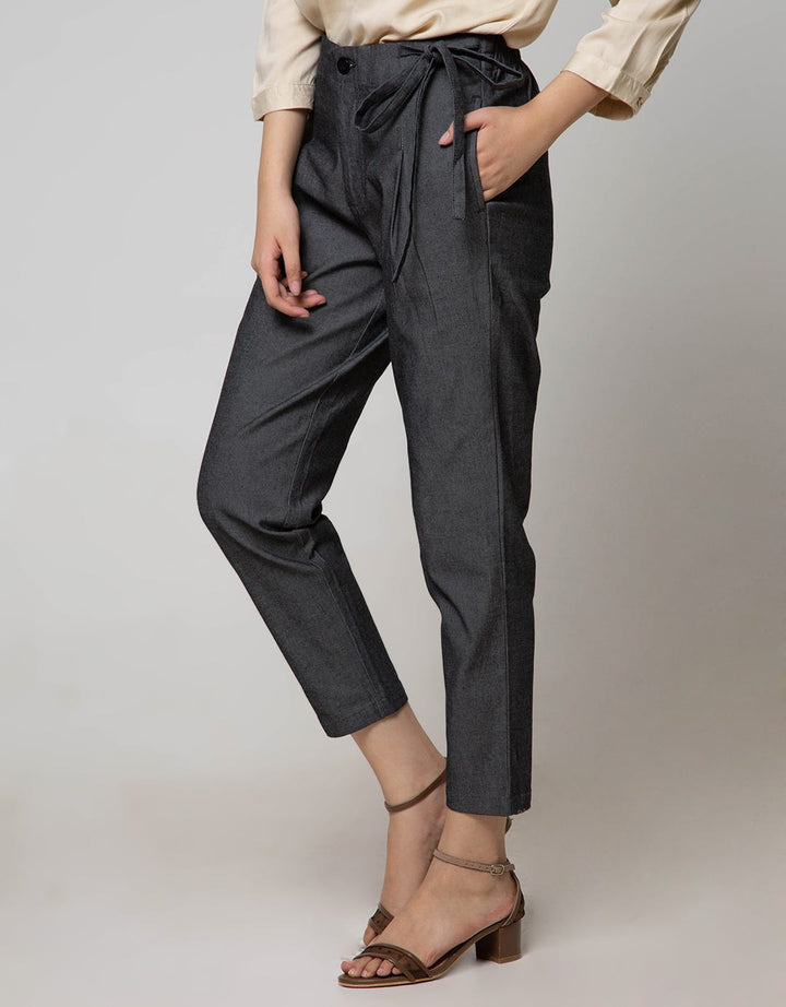 Details Capri Pants Tappered With Tie Knot On Side
