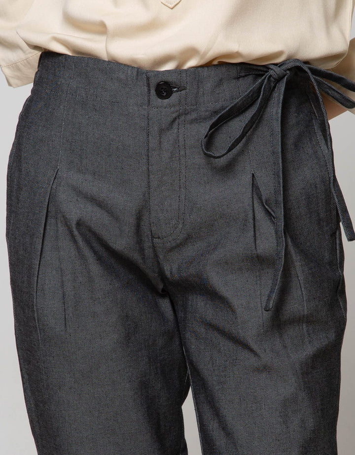 Details Capri Pants Tappered With Tie Knot On Side