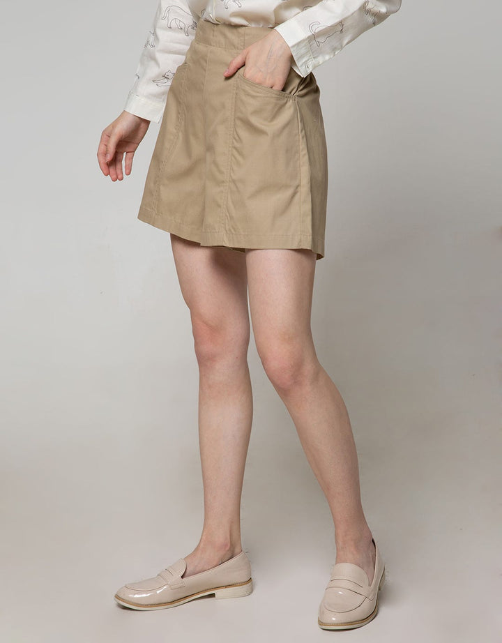 Details Short Pants With Assymetrical Pocket On Side