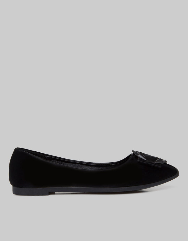 Laviola Circle Ribbon Belt Flat Shoes