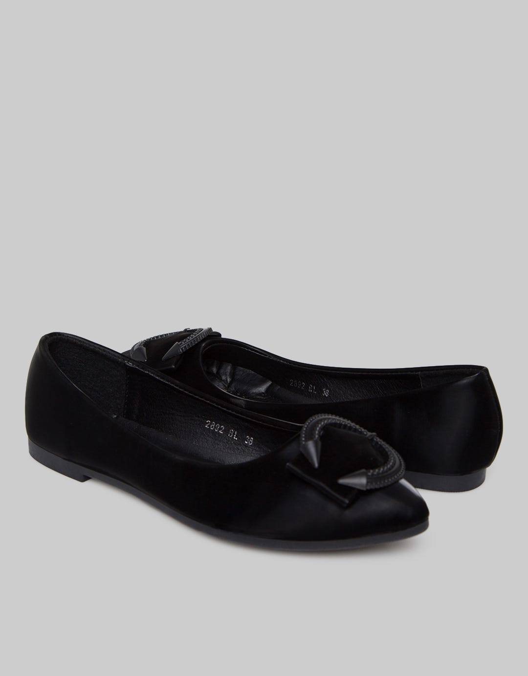 Laviola Circle Ribbon Belt Flat Shoes
