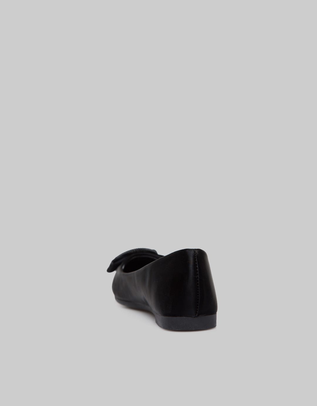 Laviola Circle Ribbon Belt Flat Shoes