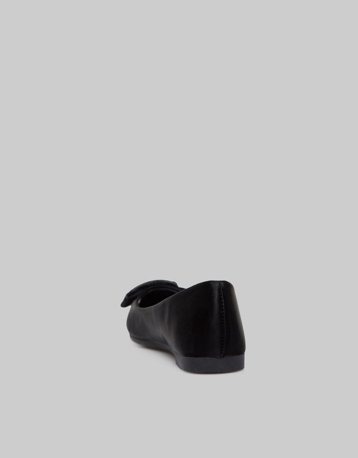 Laviola Circle Ribbon Belt Flat Shoes