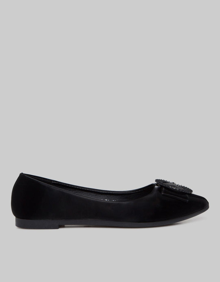 Laviola Pointy Round Belt Flat Shoes