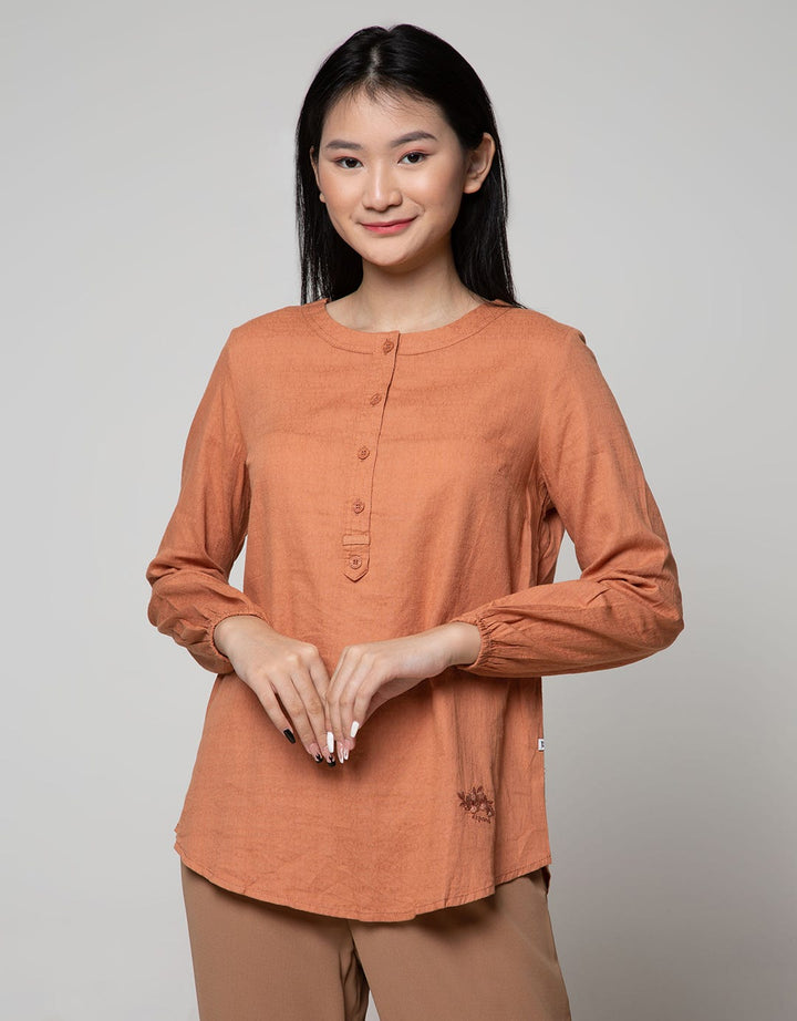 Expand Mahira Plain With Embroidery Detail