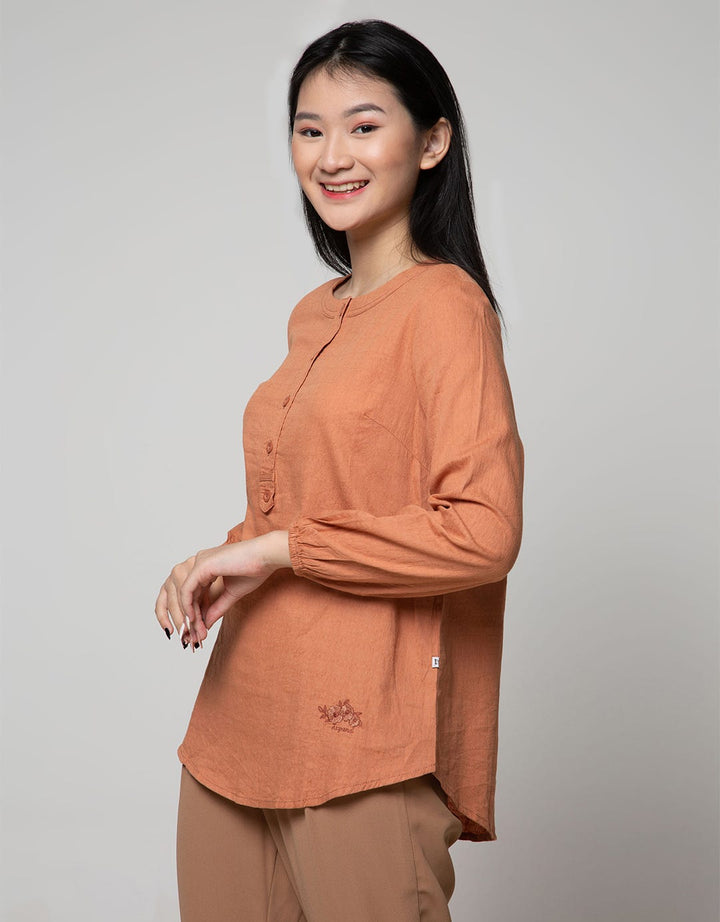 Expand Mahira Plain With Embroidery Detail