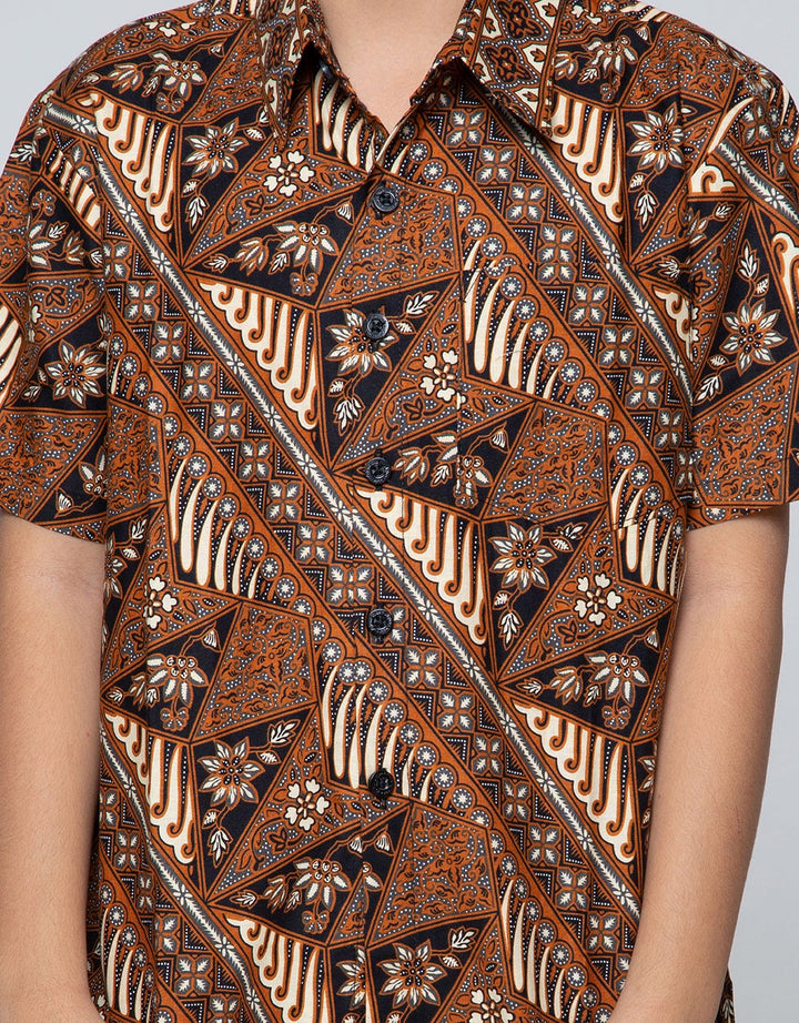 Arjuna Weda Boy Hem Batik Parang Segitiga
