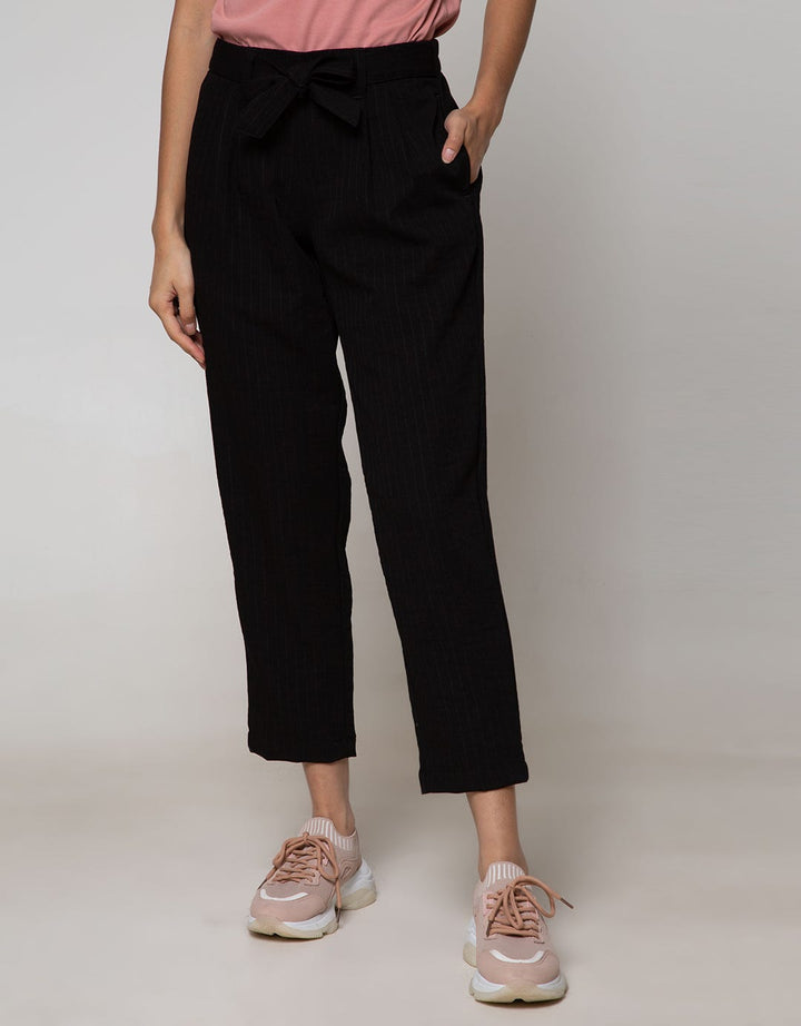Details of Woven Bottom Long Pants
