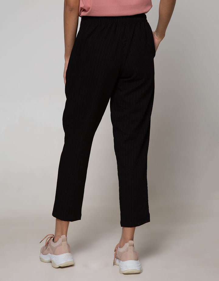 Details of Woven Bottom Long Pants