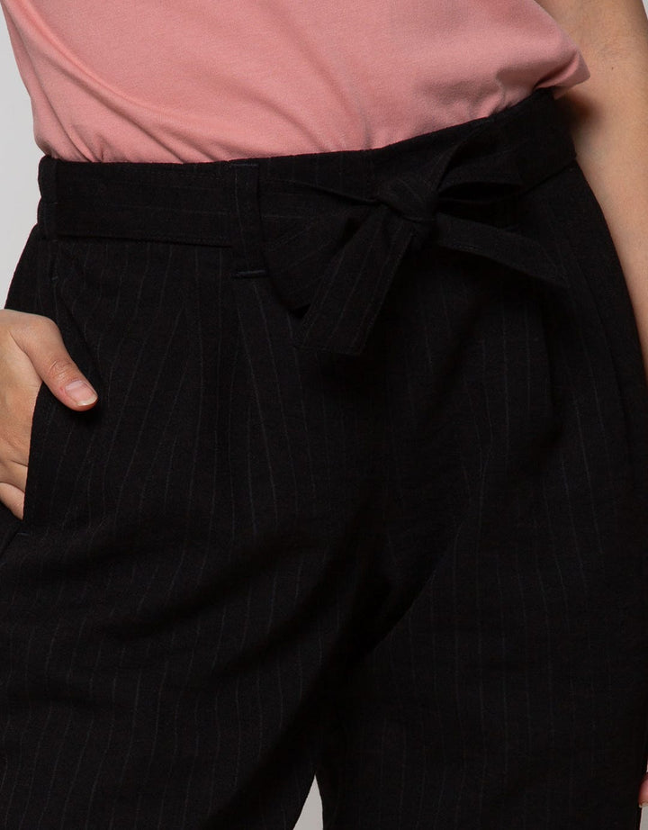 Details of Woven Bottom Long Pants