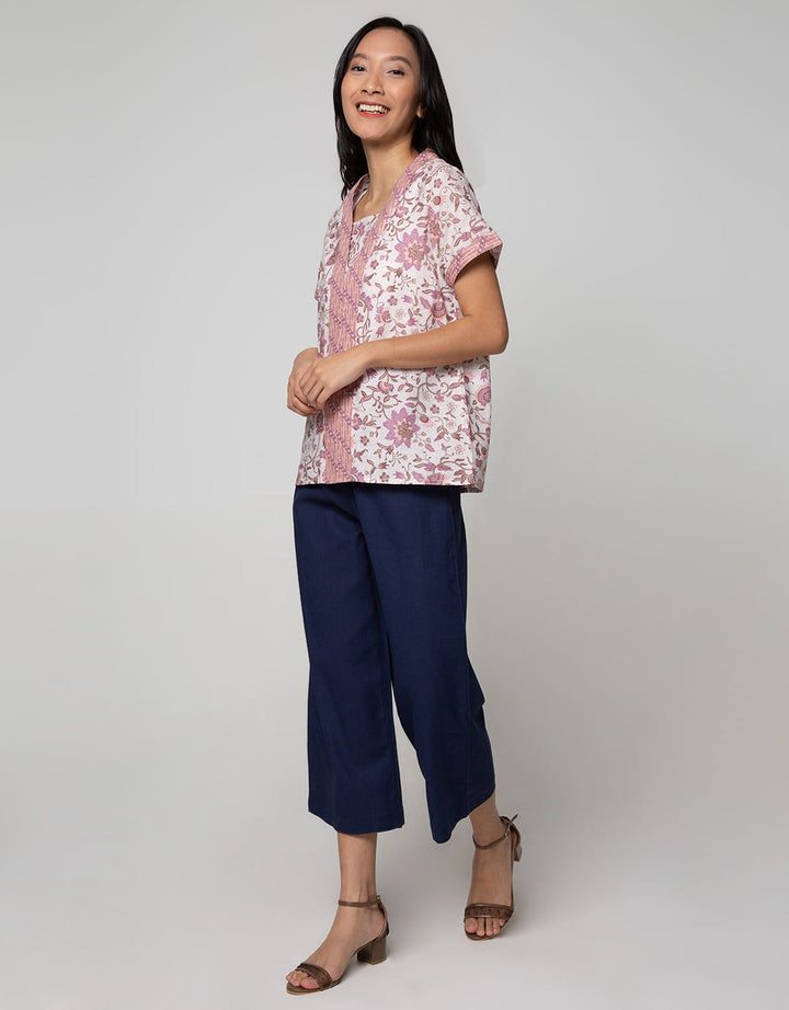 Connexion Short Sleeve Blouse V-neck List Batik Print Flower Kebaya Look
