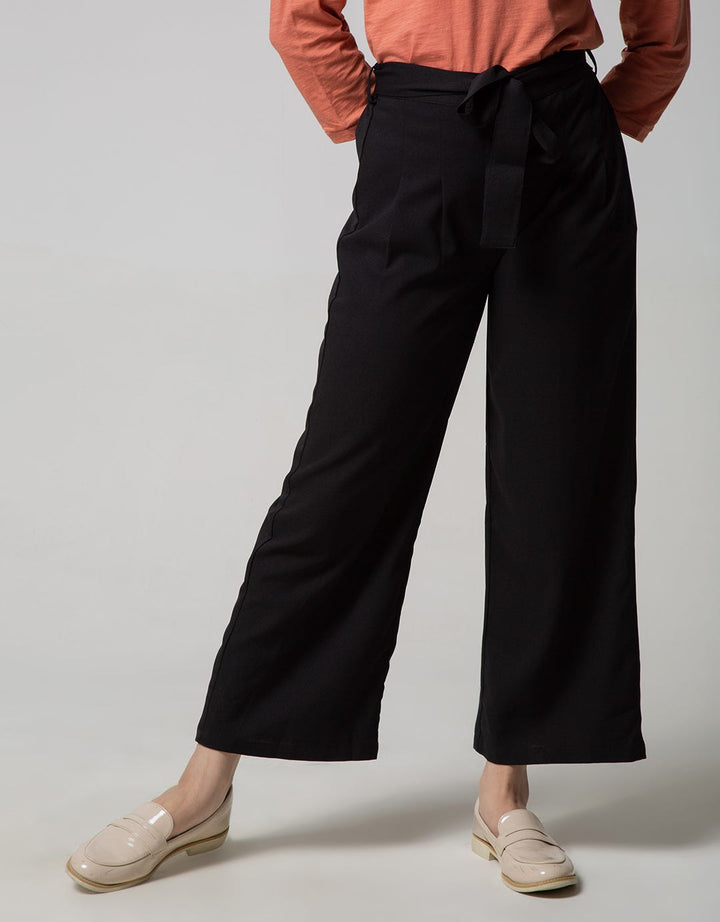 Sophistix Aria Pants In Black W Belt