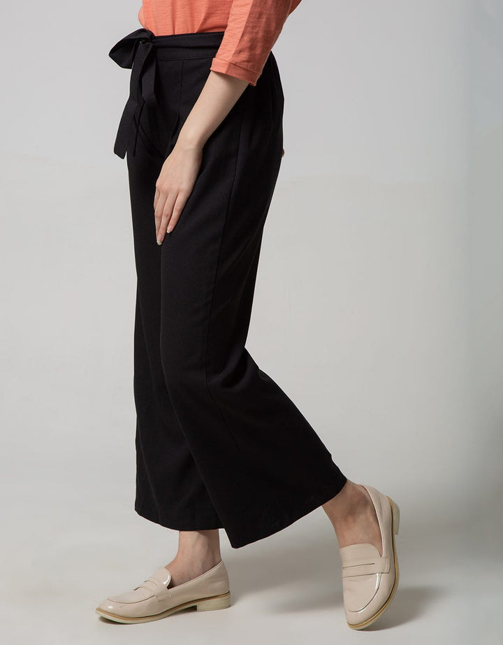 Sophistix Aria Pants In Black W Belt