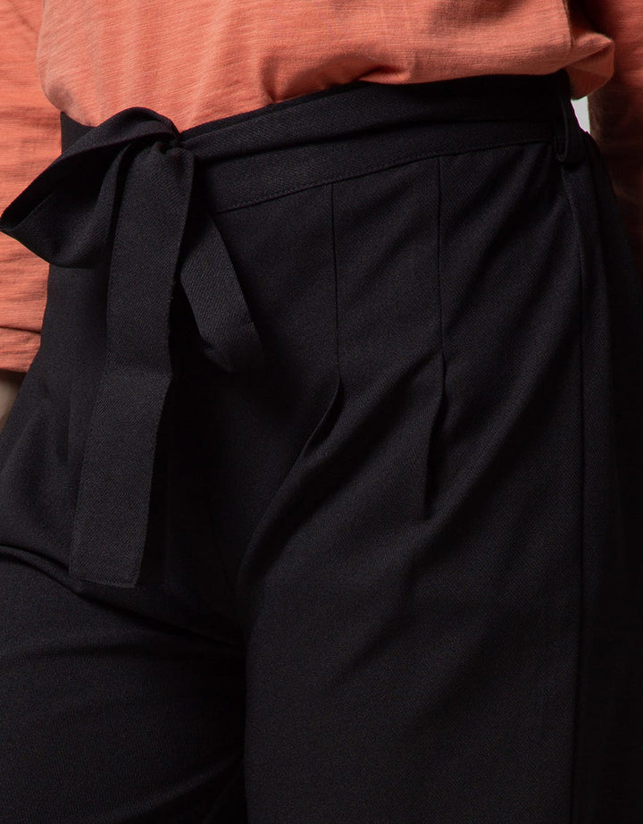 Sophistix Aria Pants In Black W Belt