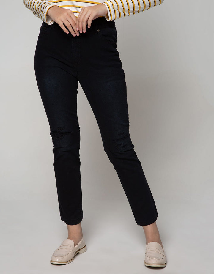 Expand Mahira Jeans