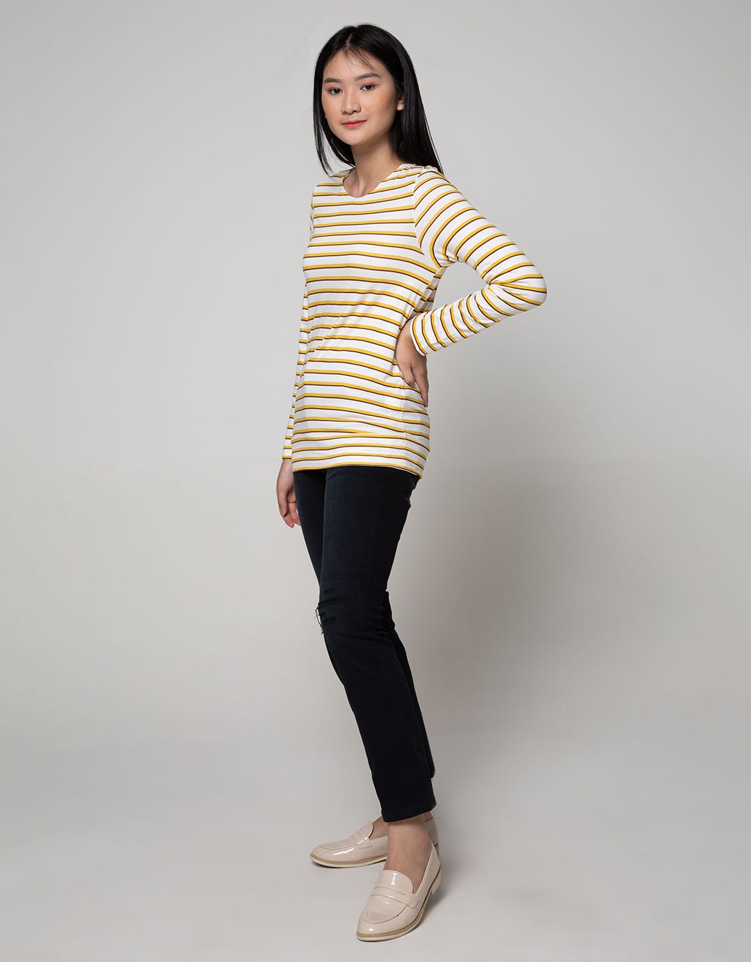 Expand Mahira Jeans