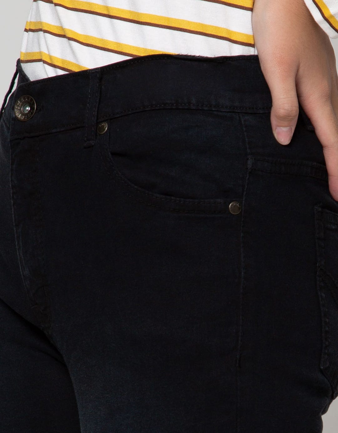 Expand Mahira Jeans