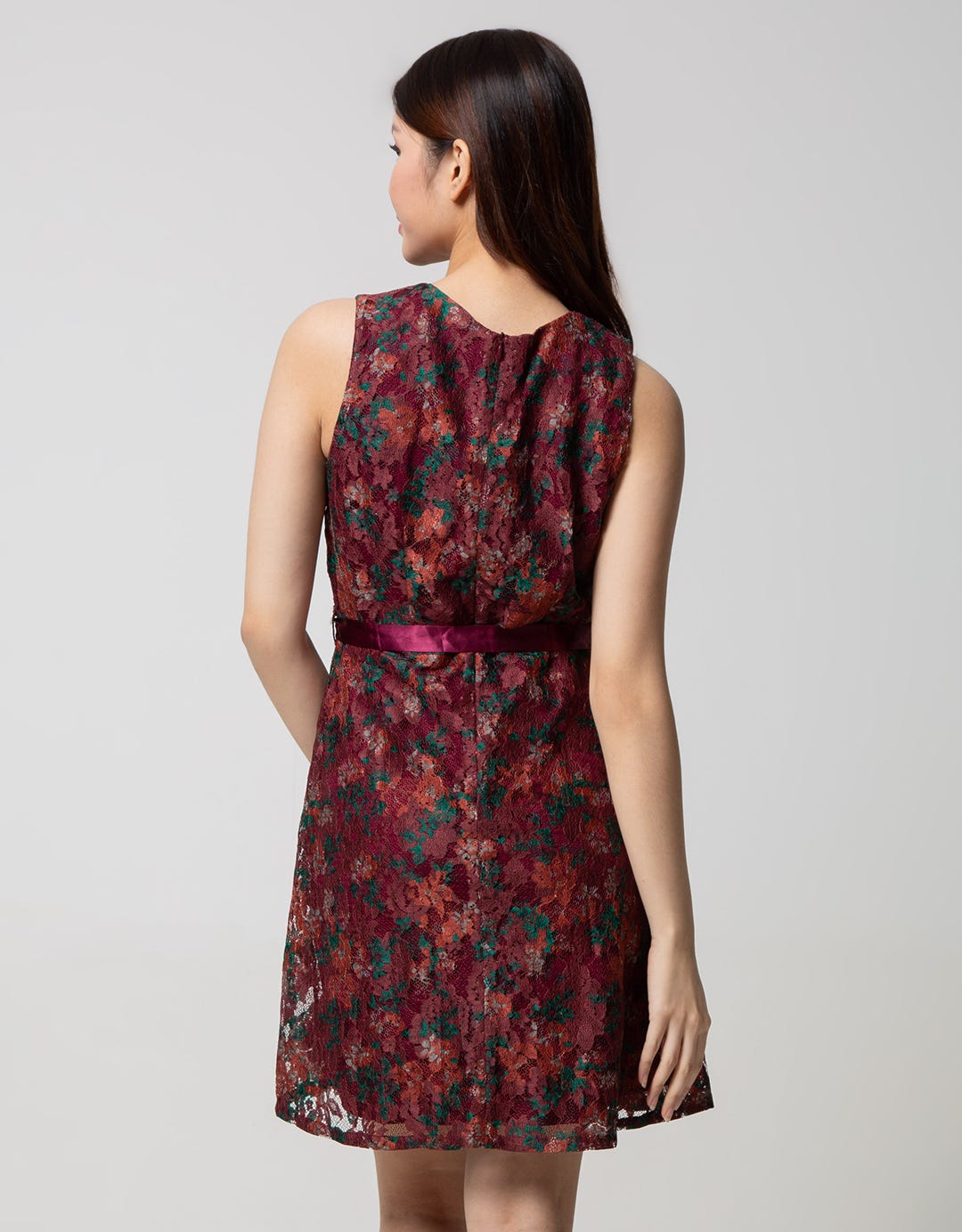 Expand Amira Brocade Flower