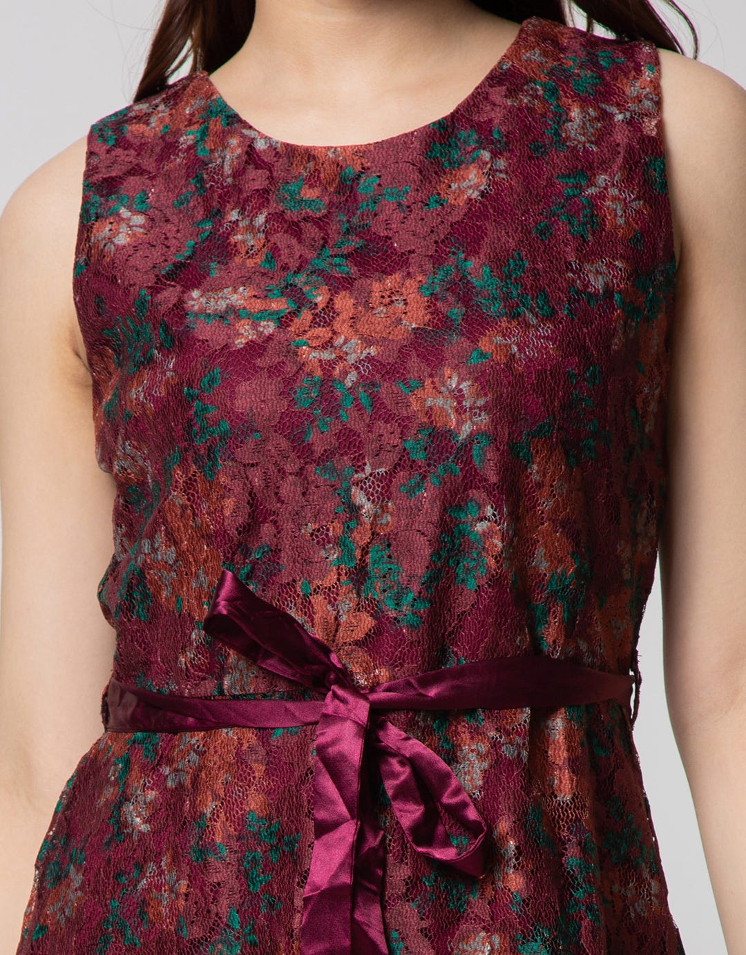 Expand Amira Brocade Flower