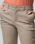 Expand Brunilda Chinos