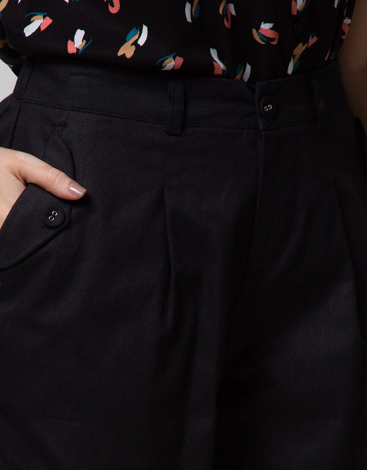 Nevada Short Pants With Double Botton