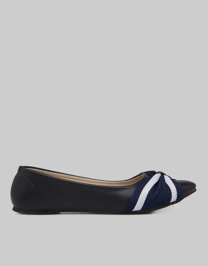 Yongki Komaladi Pointed Toe Flatshoes With Ribbon