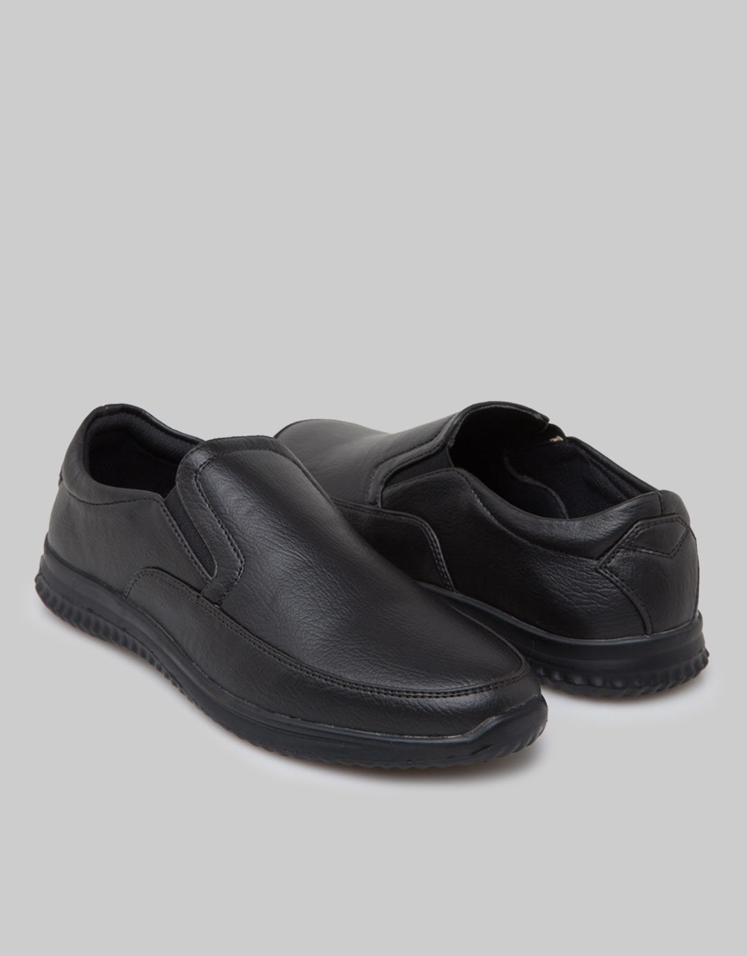 Yongki Komaladi Slip On Casual