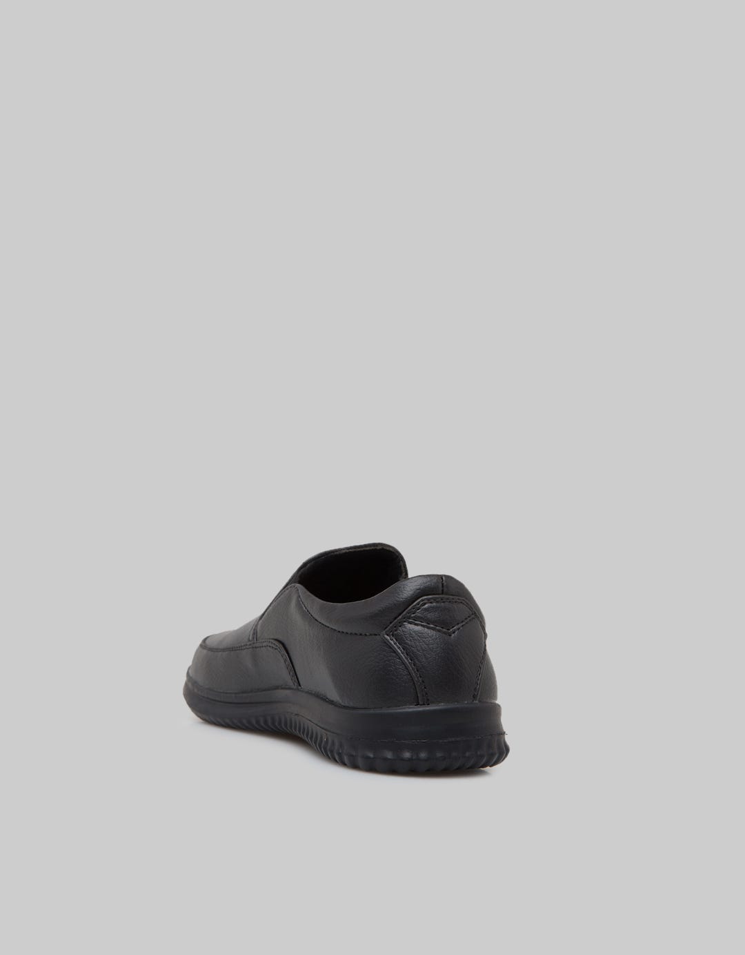 Yongki Komaladi Slip On Casual