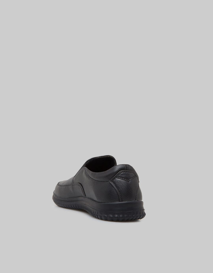 Yongki Komaladi Slip On Casual