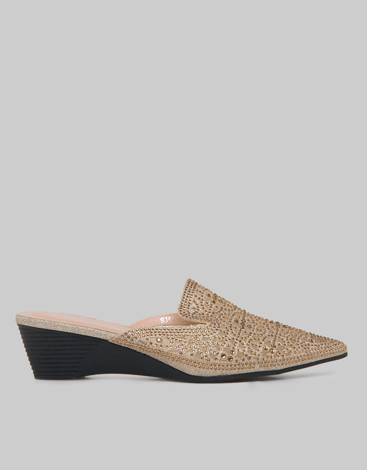 Yongki Komaladi Poined Toe Heels