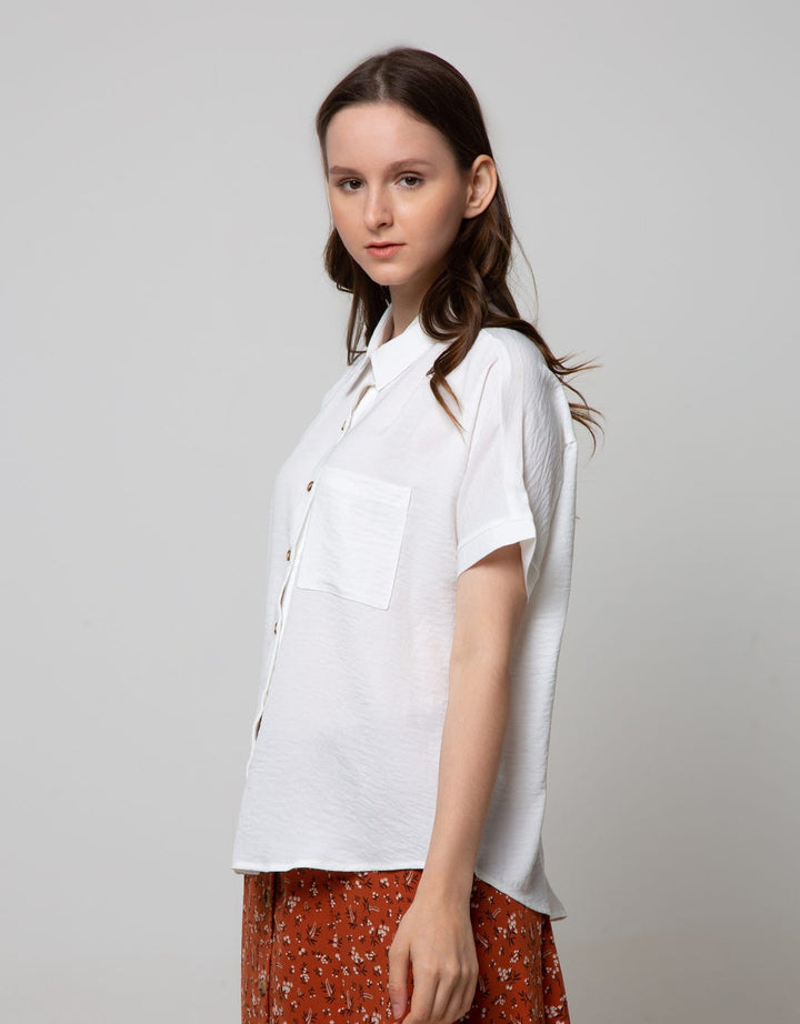 St. Yves Short Sleeve Blouse Horn Button Pocket