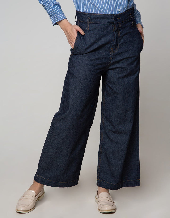 Details of Denim Long Pants Palazzo