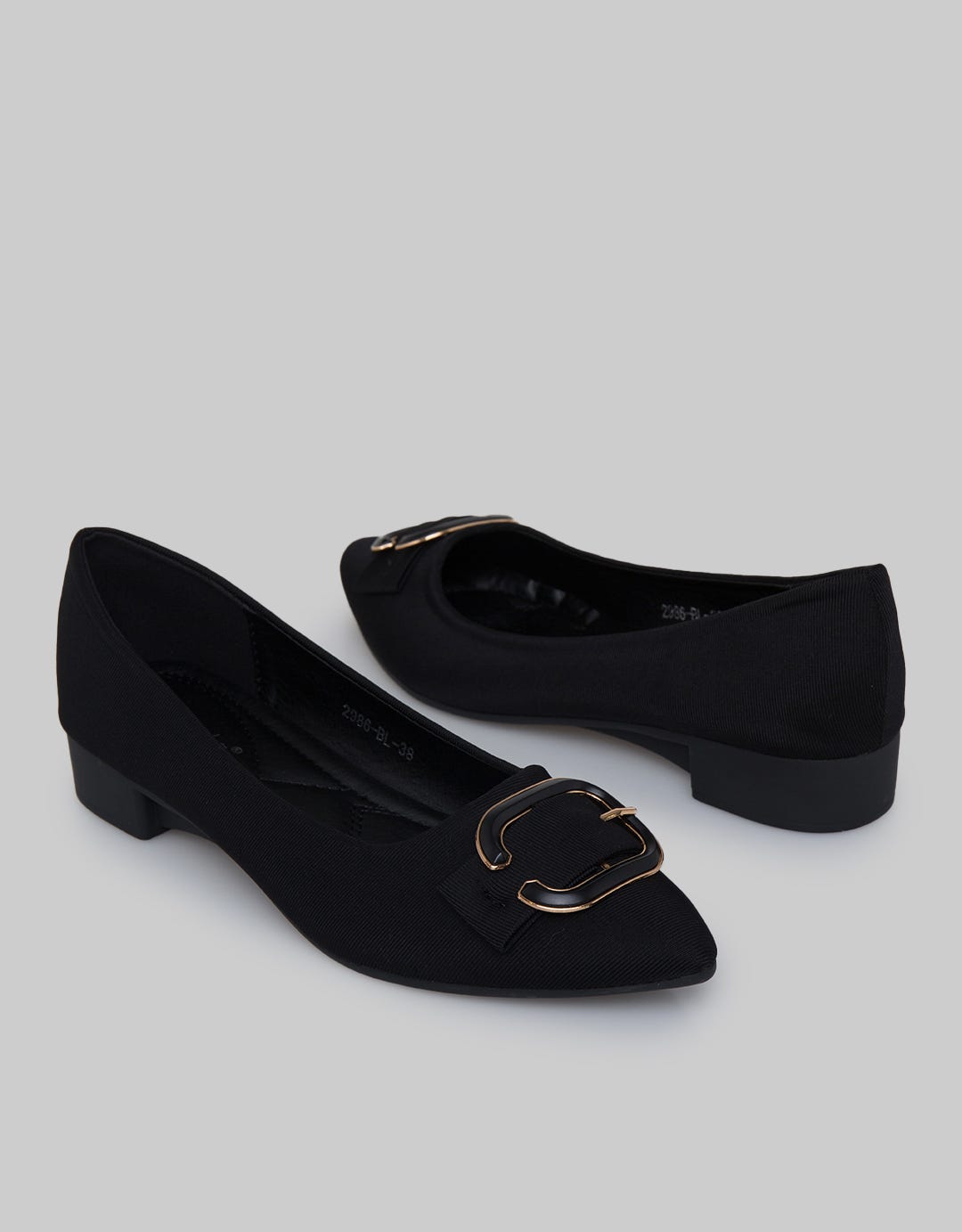 Laviola Pointed Buckle Flat Shoes Wanita