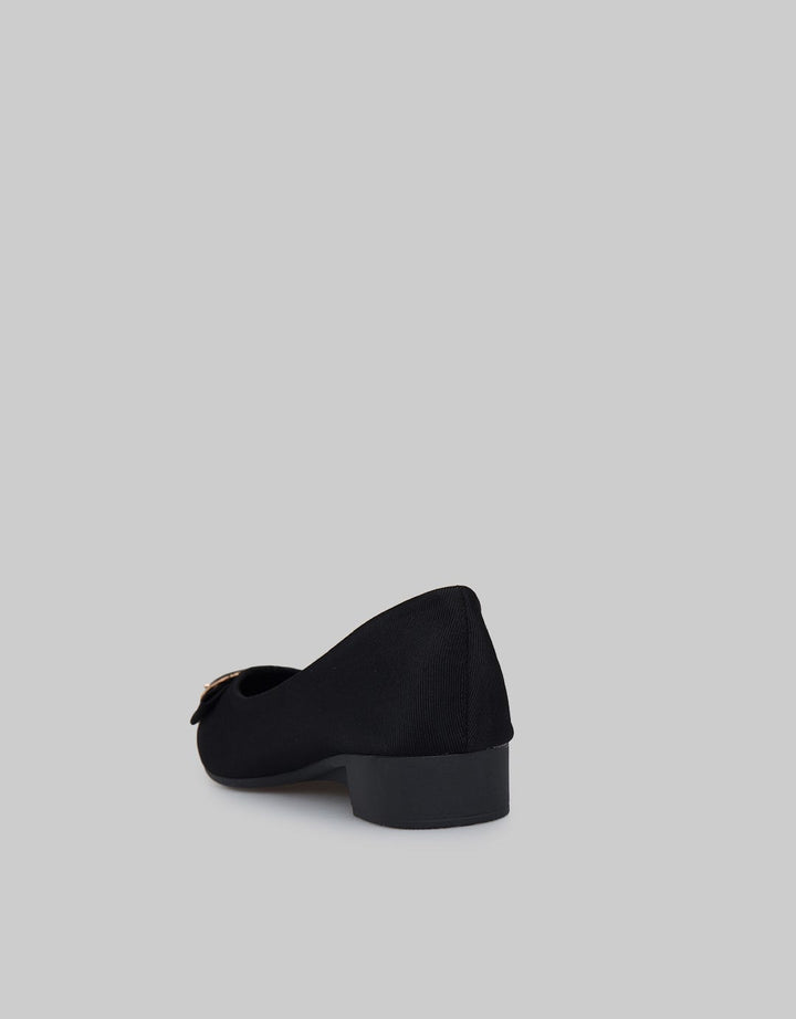 Laviola Pointed Buckle Flat Shoes Wanita