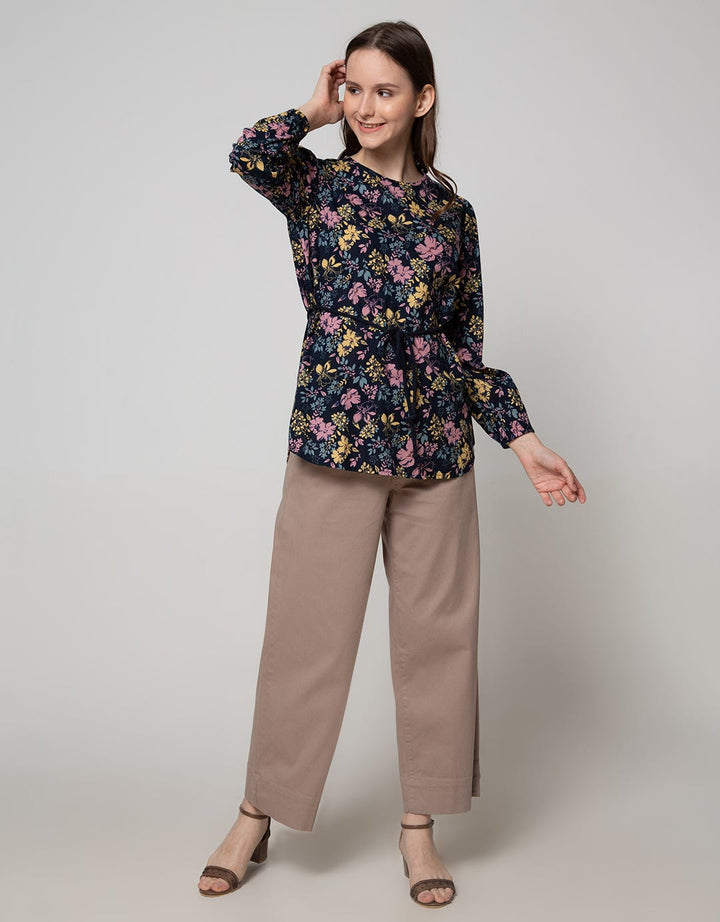 Expand Zeyya Blouse With Long Sleeve