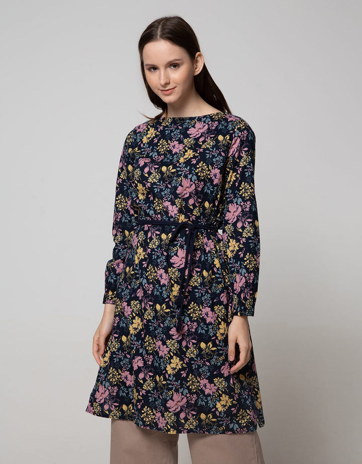 Expand Lezara Blouse With Longsleeve