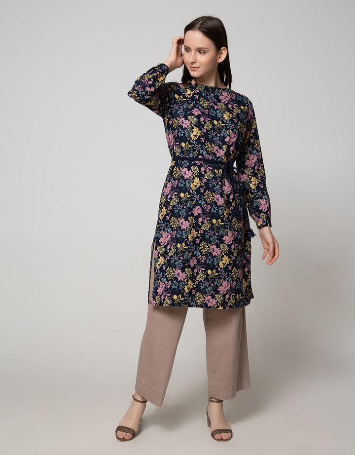 Expand Lezara Blouse With Longsleeve