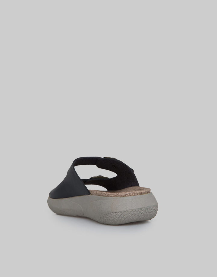 Yongki Komaladi Sandals Buckle Strap
