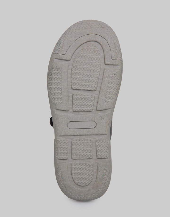 Yongki Komaladi Sandals Buckle Strap