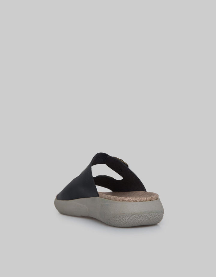 Yongki Komaladi Sandals Buckle Strap